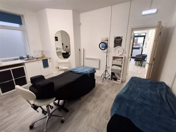 Beauty, Therapy & Tanning For Sale in Birkenshaw Photo 8