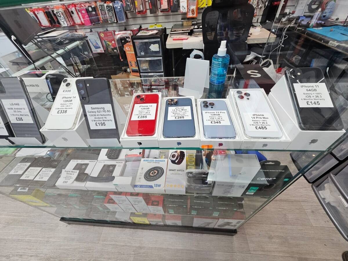 Established Mobile phone and computer shop in Clayton Photo 8