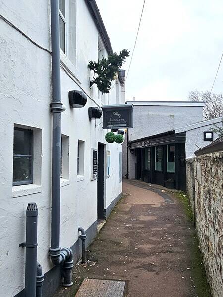 Pub & restaurant, with prime High Street trading location,  in the same family since 1980.