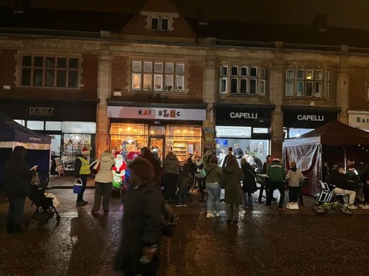 Highly Rated Town Centre Café with Established Local Reputation Photo 8