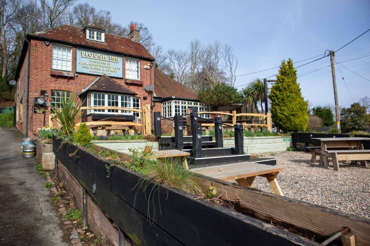 EAST SUSSEX - FREE-OF-TIE VILLAGE PUBLIC HOUSE TO LET