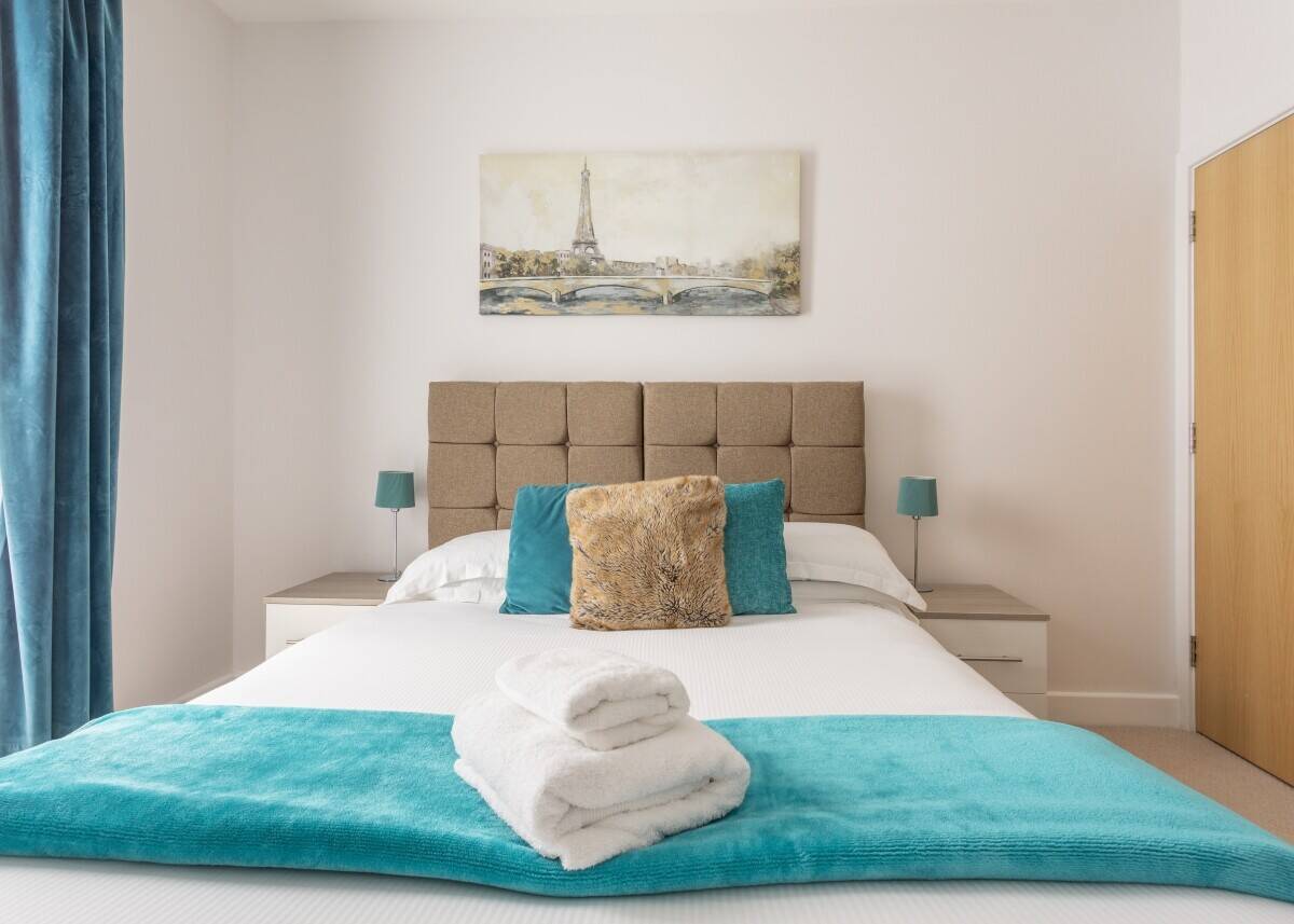 Serviced Accommodation Units near Gatwick Airport - Established Client Base Photo 8
