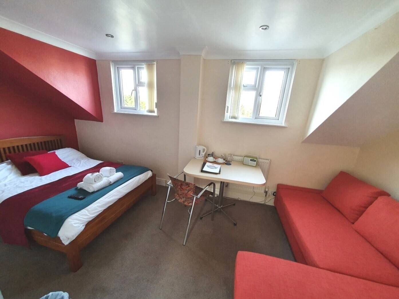 FREEHOLD DETACHED MOTEL & RESTAURANT FOR SALE IN MALDON, ESSEX.