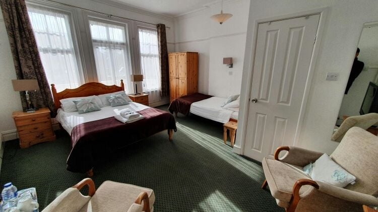 10 Bedroom Hotel With 2 Bedroom 2 Reception Owners Garden Flat