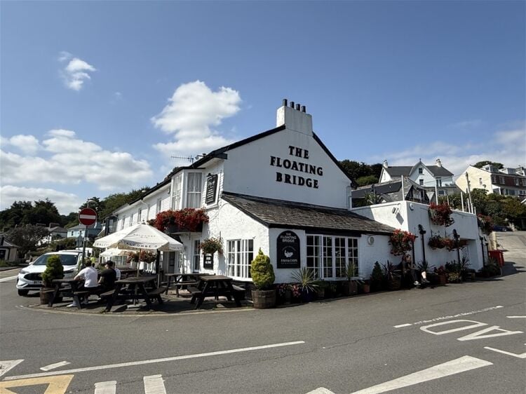 One of Devon’s Finest Waterside Freehouses For Sale in Dartmouth