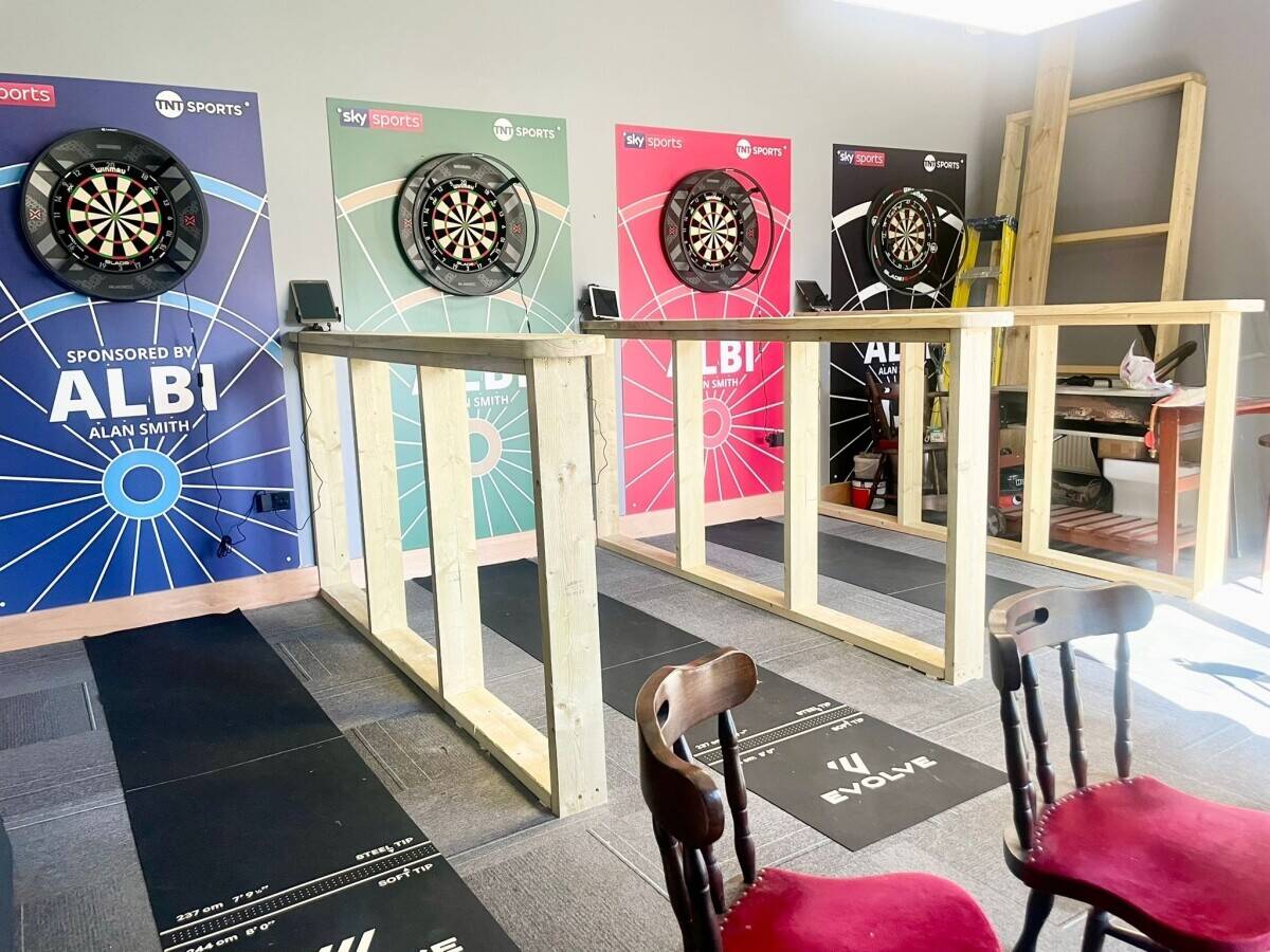 NOTTINGHAMSHIRE - FOUR BEDROOM, 100% WET-LED FREEHOUSE WITH CAR PARK