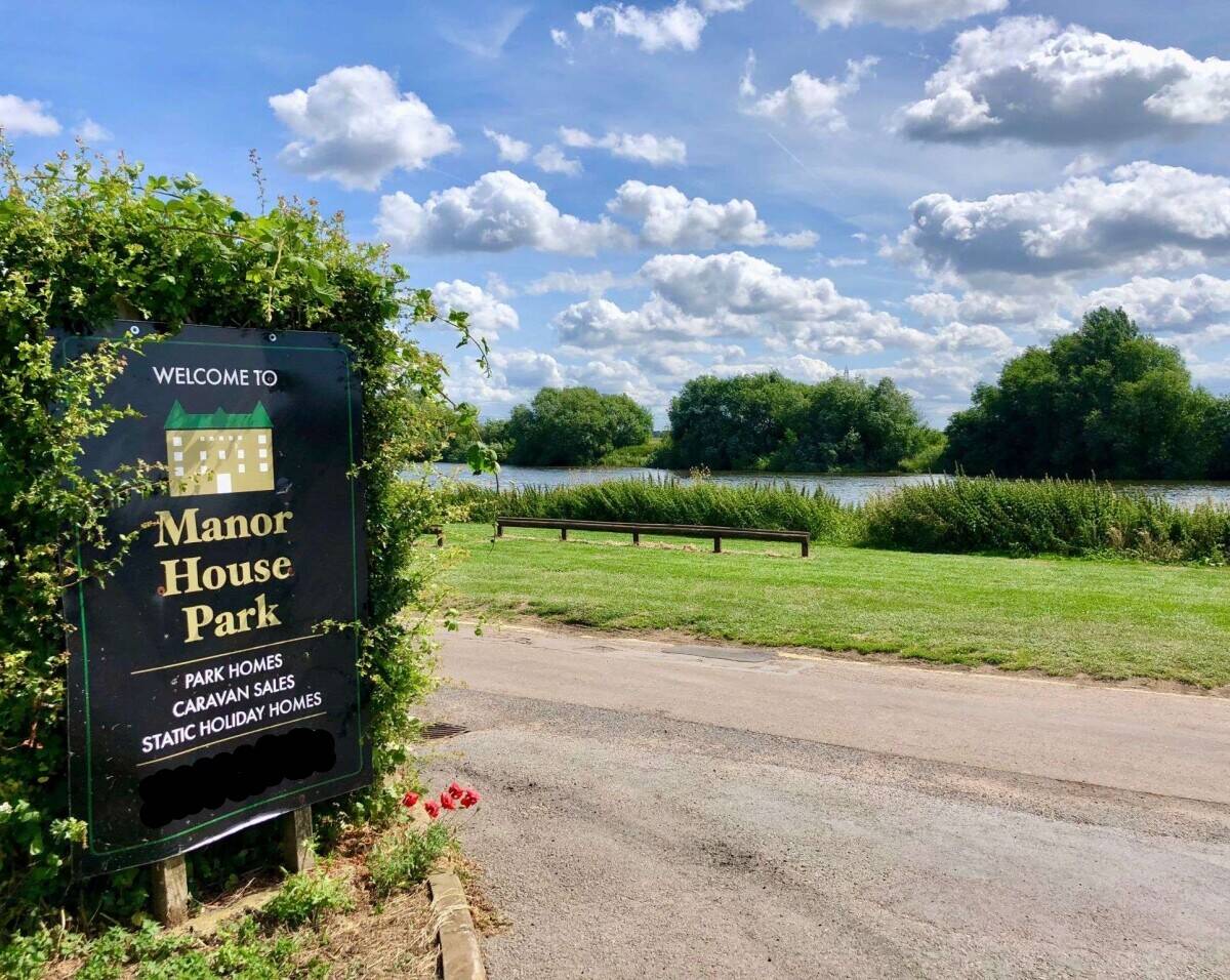 NOTTINGHAMSHIRE - TWO BEDROOM RESIDENTIAL LODGE WITH DEDICATED PARKING Photo 8