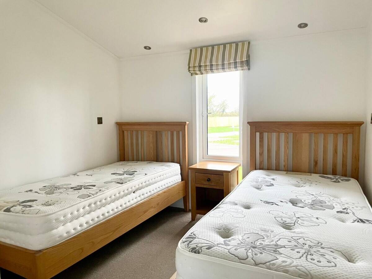 NOTTINGHAMSHIRE - MAGNIFICENT HOLIDAY LODGE WITH DEDICATED PARKING Photo 8