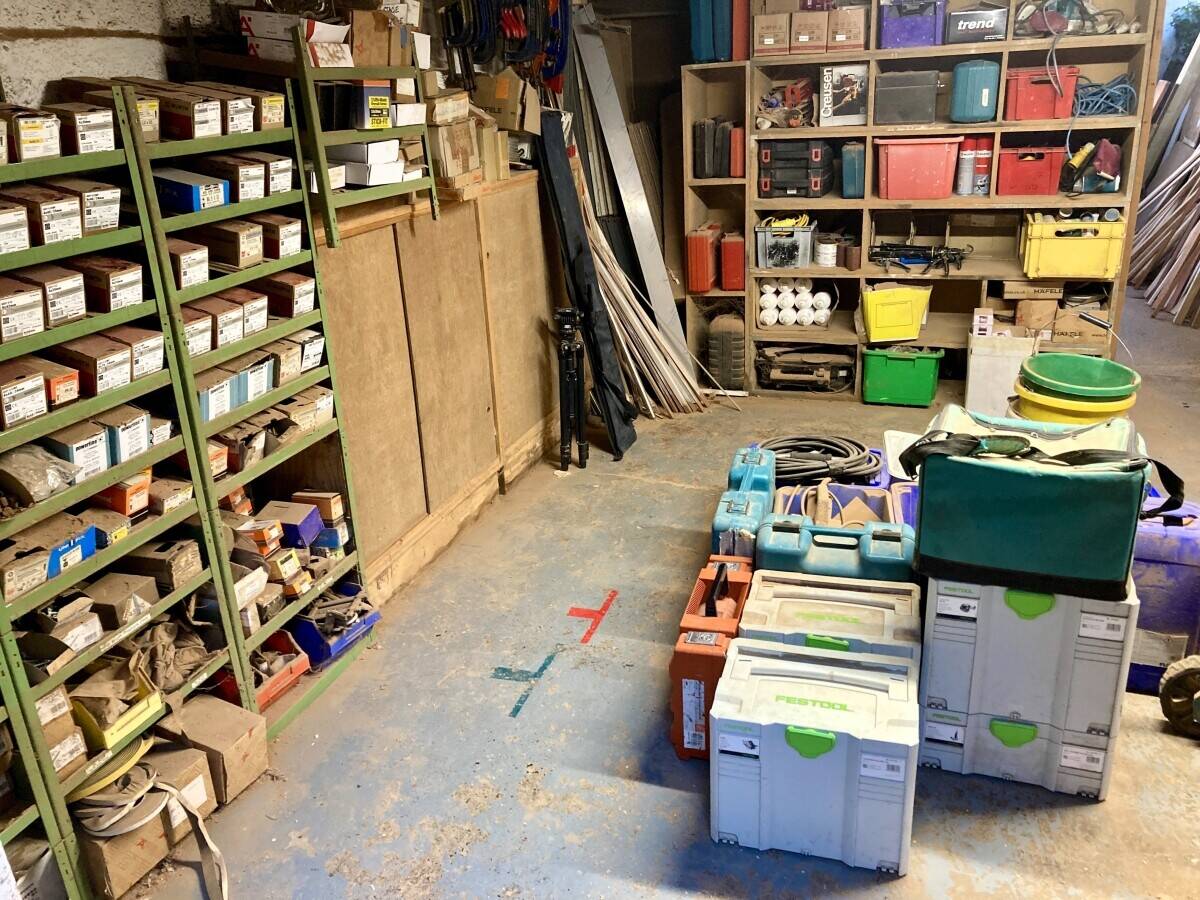 COMMERCIAL & DOMESTIC JOINERS