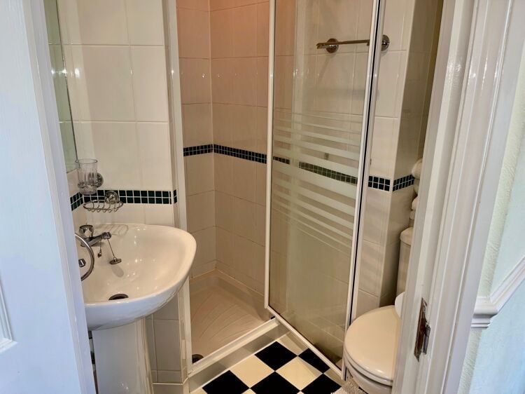 Freehold 7 Bedroom Guest House Located In Torquay, Devon