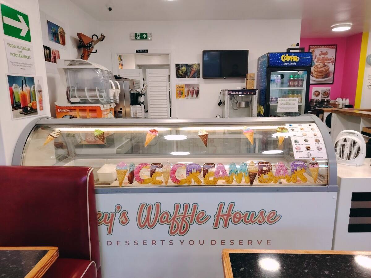 Cafe and desserts shop Photo 9
