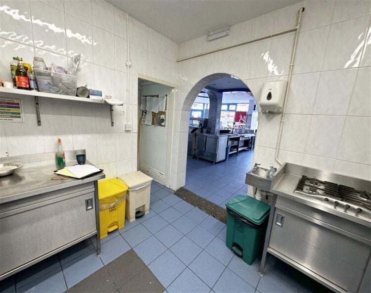 Spacious fish & chip takeaway, prominent Leicester corner Photo 8