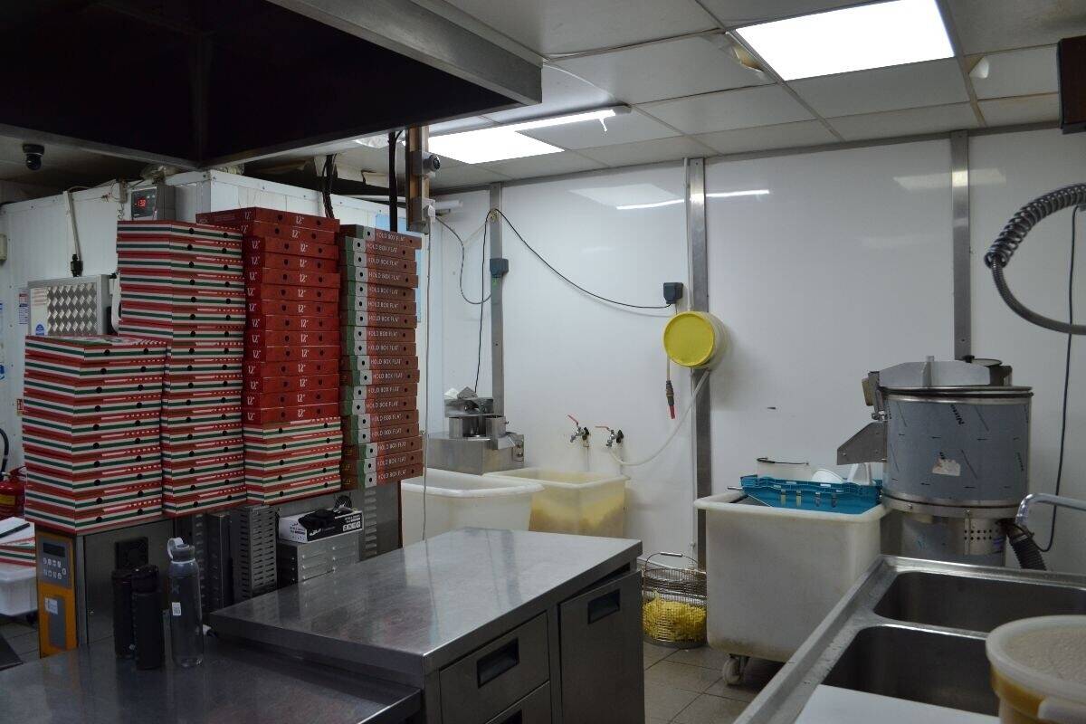Profitable Fish & Chip Shop in a village area – £6,000 Weekly Sales – Includes 3 Bed Accommodation Photo 8