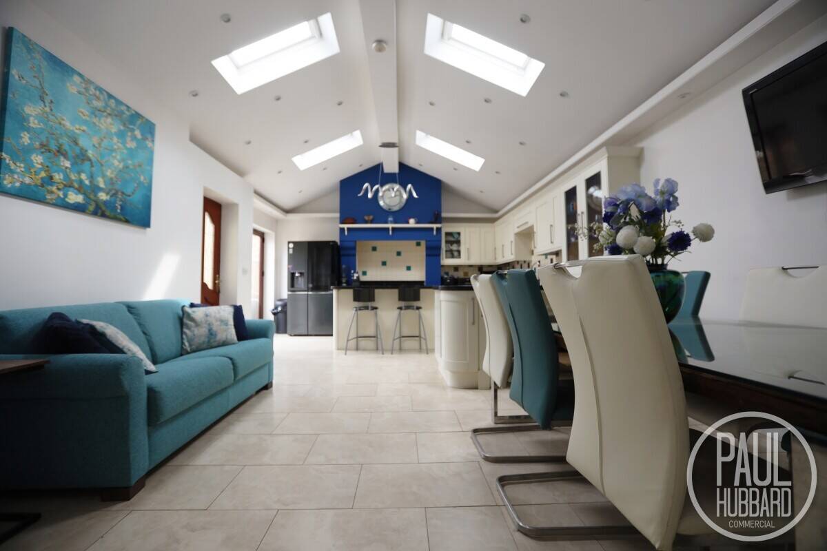 Popular, Coastal Fish & Chip Shop with Owner's Accommodation Photo 8
