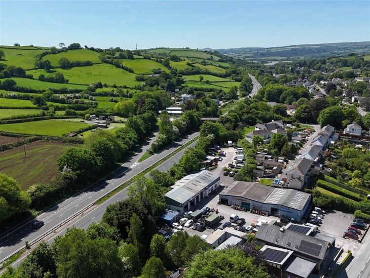 Modern Hybrid Office and storage Premises For Sale in Newton Abbot Photo 8