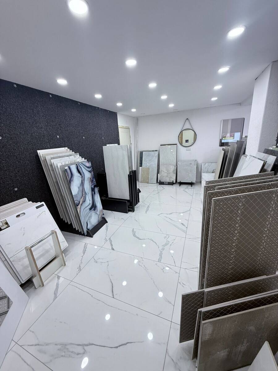 Diamond Tile and Bathrooms 