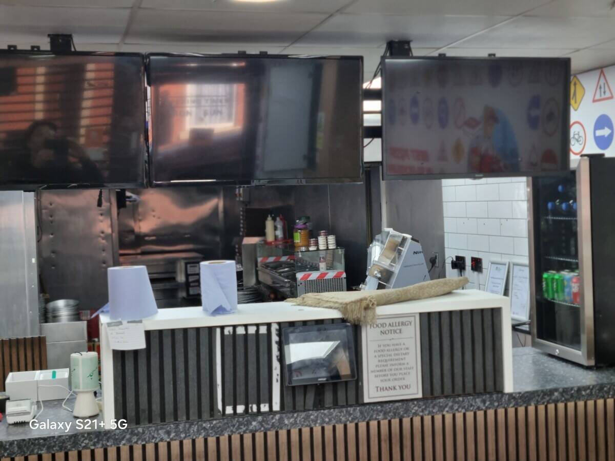 A5 Pizza takeaway with walk in fridge ready to go