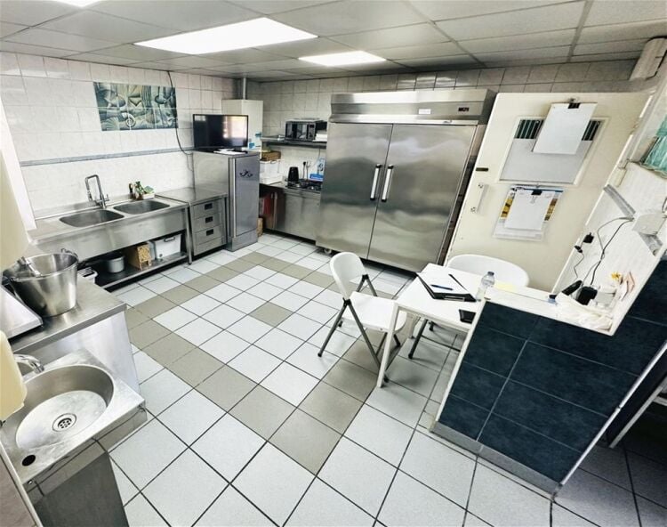 Long-established fish & chip shop, busy Markfield village