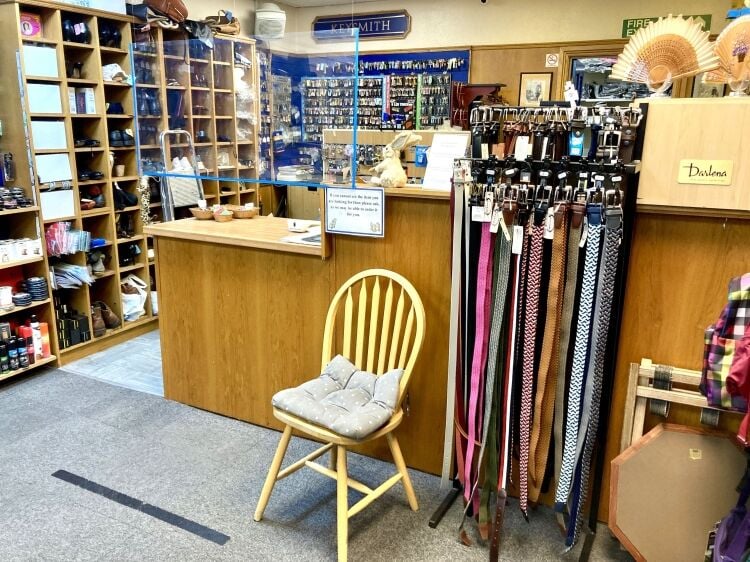 SHOE REPAIRS, KEY CUTTING, BAGS, LUGGAGE & TRAVEL ACCESSORIES Photo 8