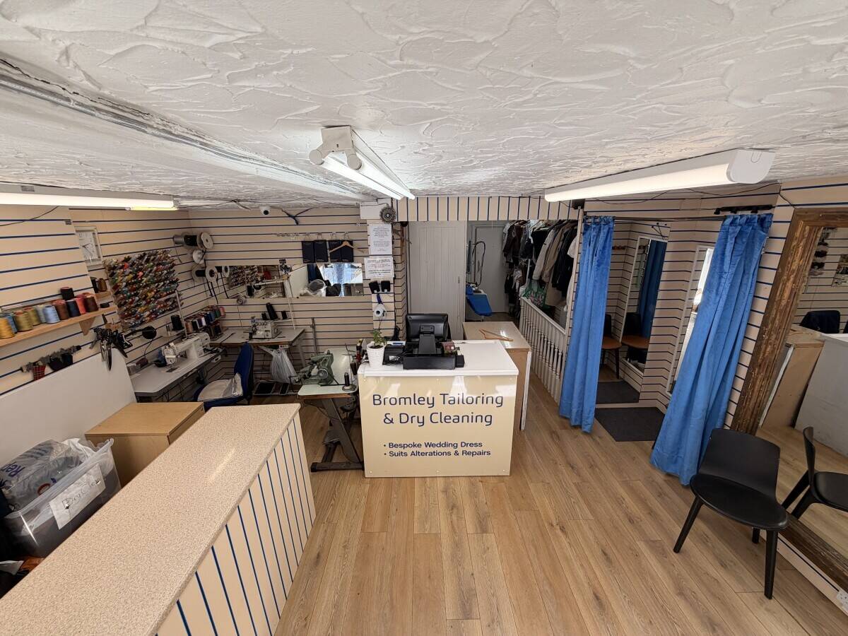 Prime High Street Retail Unit for Sale/ or rent in Bromley &ndash; Flexible Use Opportunity Photo 9