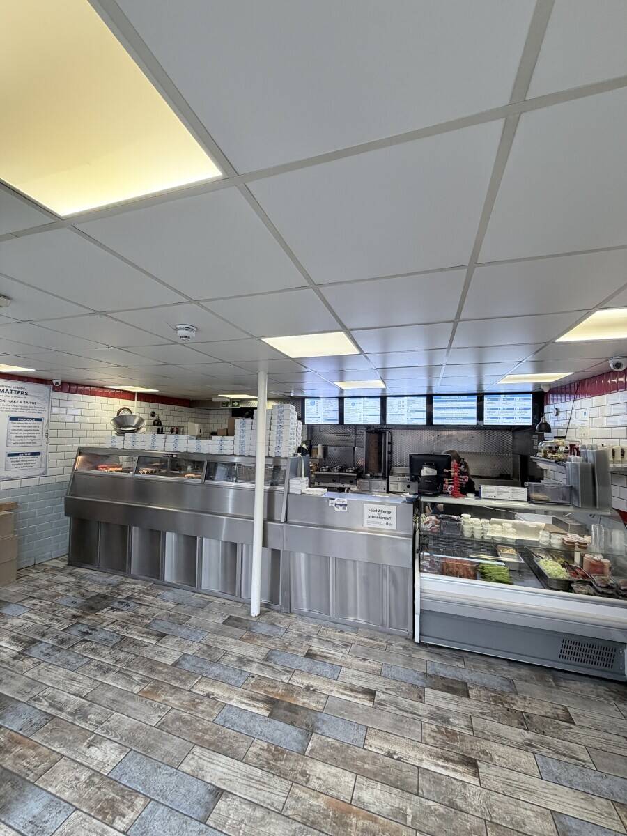 Fish and chips/kebab for sale in hemel hempstead with flat above.