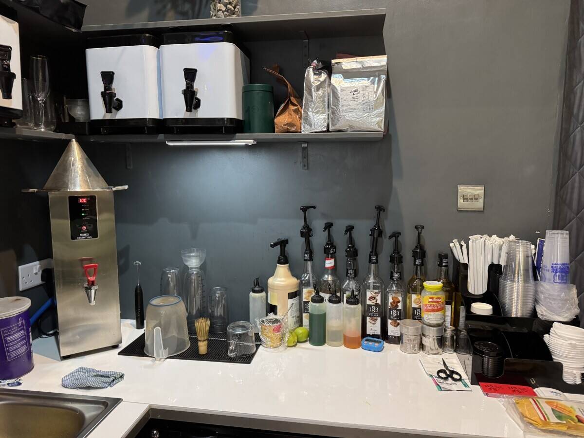 Modern Café Near University Area – Fully Equipped – Liverpool Photo 8