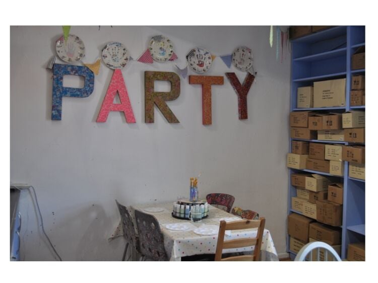 Unleash Your Creativity – Thriving Pottery Painting Studio Photo 8