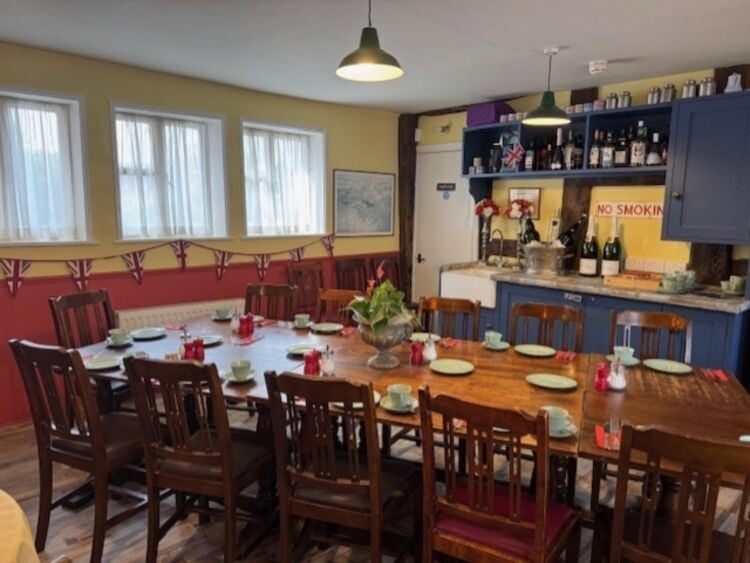 Leasehold Vintage Tea Rooms & Cocktail Bar Located In Stratford Upon Avon