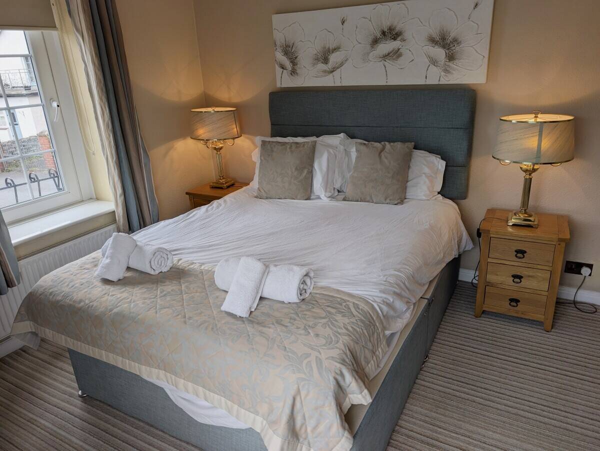 SWANSEA VALLEY - RENOWNED 11 EN-SUITE BEDROOM VILLAGE INN ON EDGE OF BRECON BEACONS NATIONAL PARK Photo 8