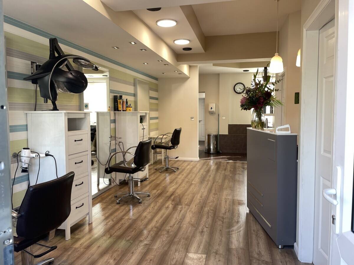 Hairdresser salon for Sale in Rugby