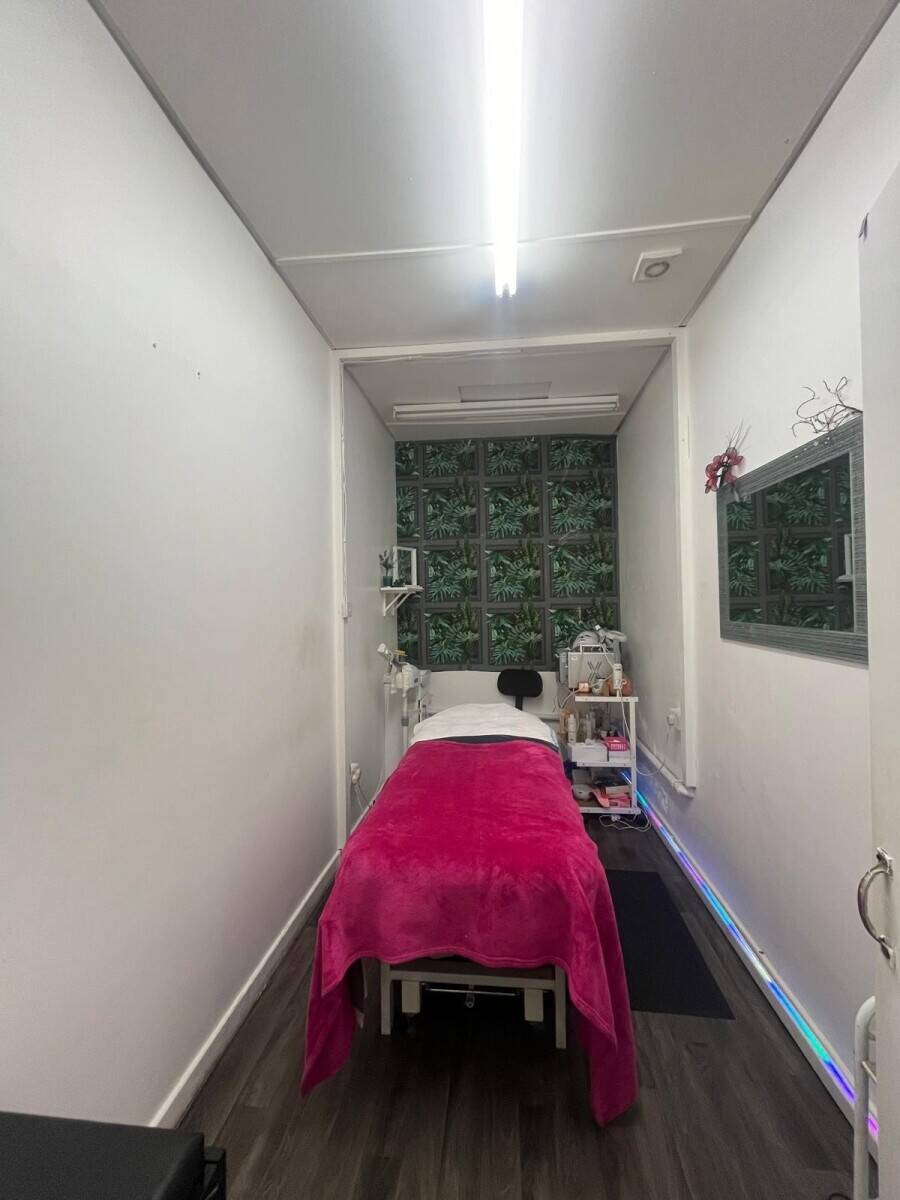 Beauty salon lease for sale in Hayes with potential growth in sales and good opportunity In Hayes Photo 7