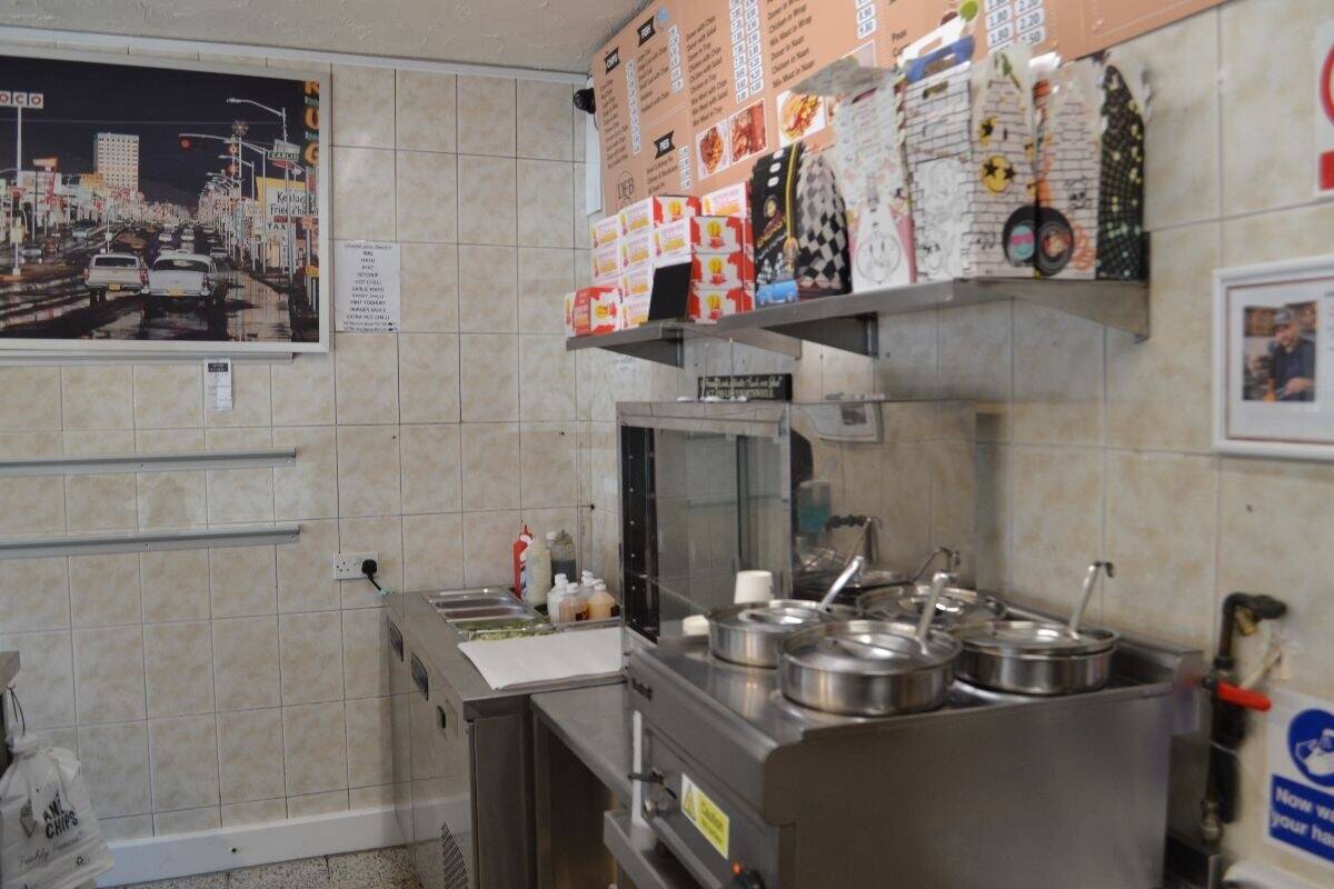 4.5k Weekly Sales Fish & Chip Shop in a Prime High-Footfall Location – Excellent Growth Potential Photo 8