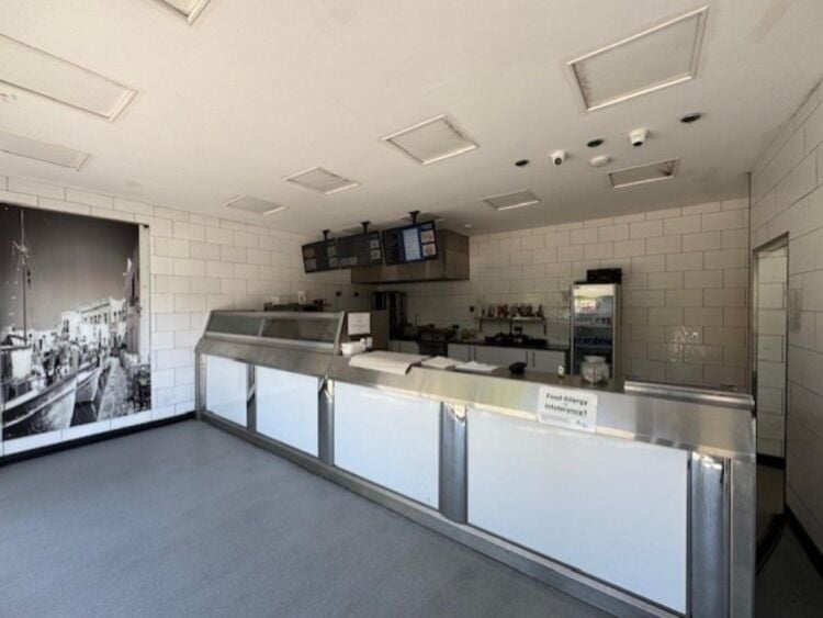 Leasehold Fish & Chip Takeaway Located In Atherstone Photo 8