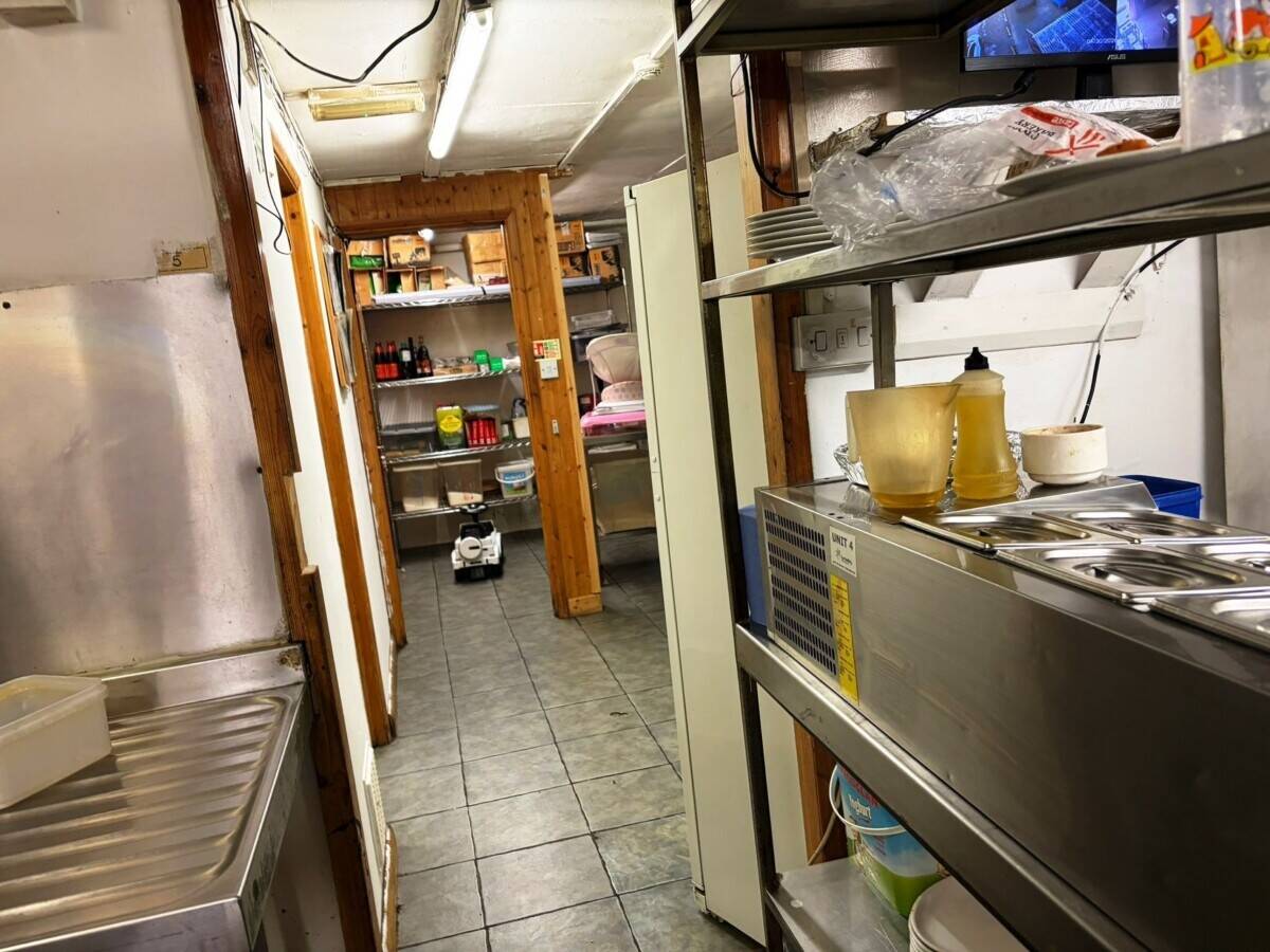 ESTABLISHED LICENSED RESTAURANT WITH 3 BED FLAT – FOR SALE – HERTFORDSHIRE