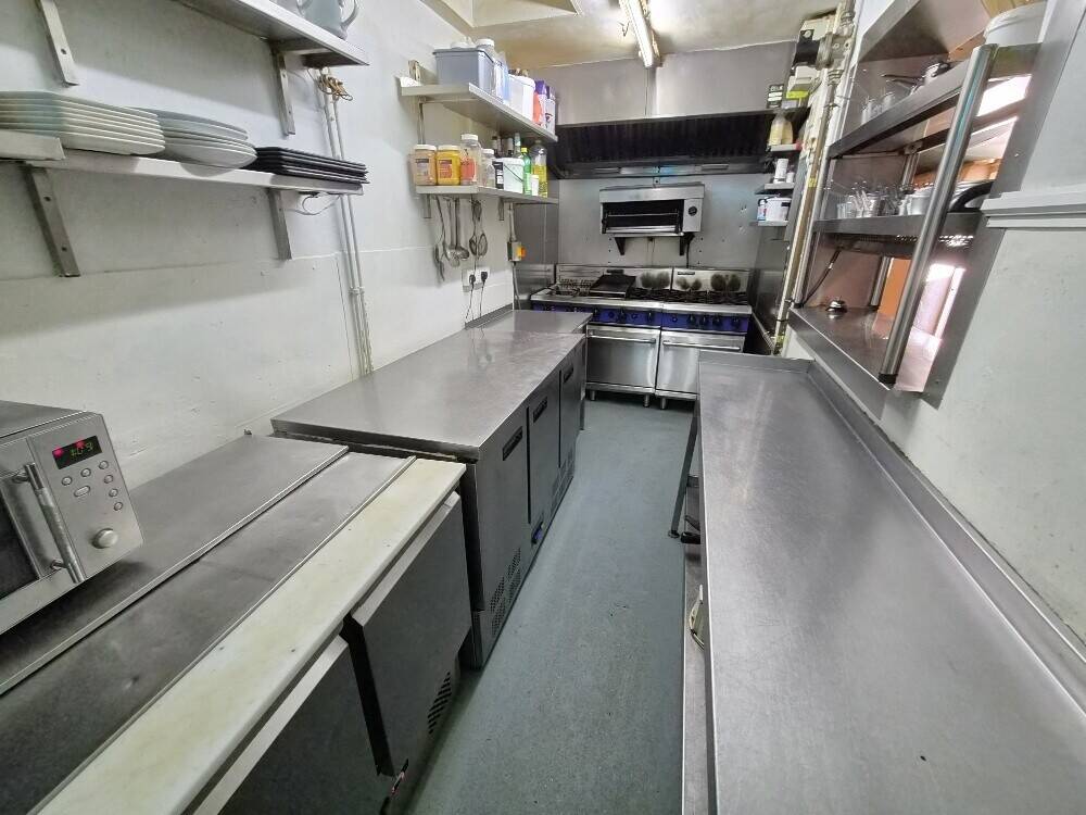 Popular Licensed Bistro & Restaurant with 2 Bedroom Self Contained Apartment in Taunton Town Centre Photo 8