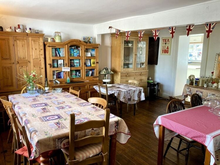 VERSATILE GUEST HOUSE offering WRITING RETREATS