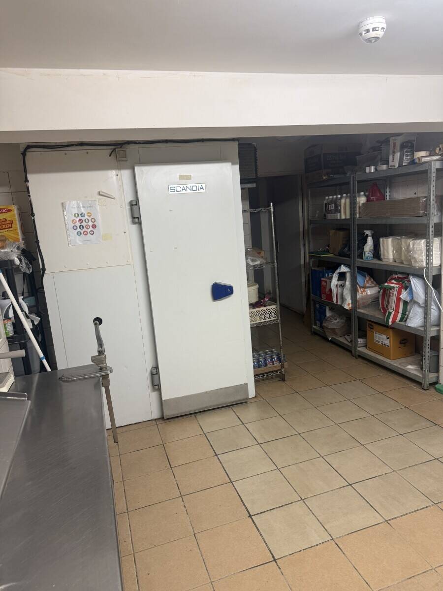 Pizza and Fried Chicken , Butgers Takeaway shop for sale in Saint Neots , Cambridgeshire Photo 8