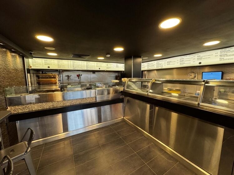 Fully Fitted Trading Fish & Chip Shop Pizza Takeaway