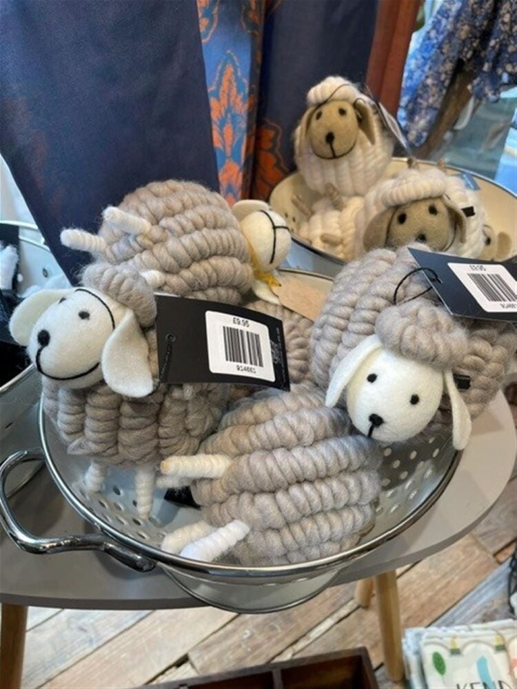INDEPENDENT GIFT SHOP