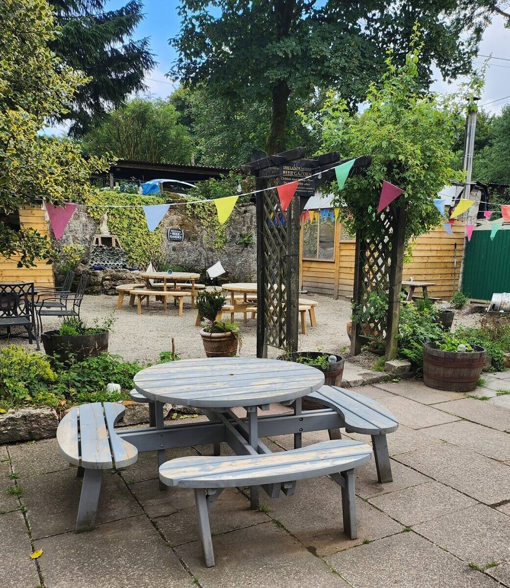 Dartmoor Inn & Hotel Set In 2.5 Acres WIth 9 Letting Rooms & 3 Bedroom Owner's Cottage