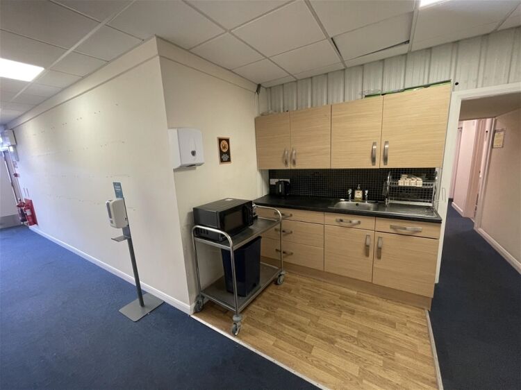 Substantial office spaces in popular Business Park For Sale in Newton Abbot Photo 8