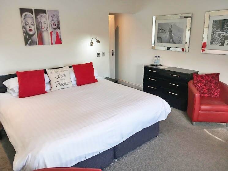 PEMBROKESHIRE – CHARACTER PREMISES WITH FIVE QUALITY EN SUITE LETTING ROOMS IN BUSY TOURIST DESTINAT Photo 8