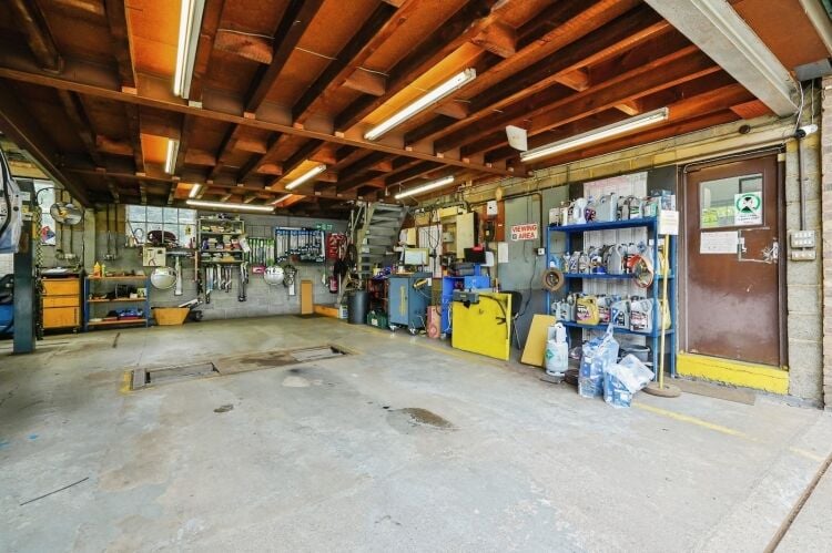Well Established MOT Garage - Oxford Photo 8