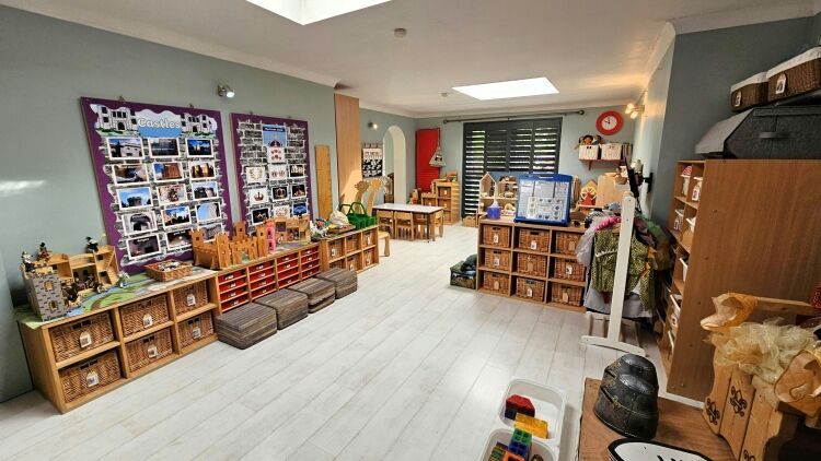 Long Established Outstanding Rated Day Nursery & 5 Bedroom Owners House Photo 8