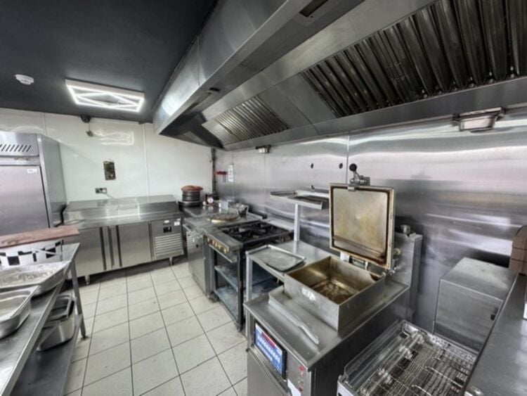 Leasehold Fast Food Takeaway Located In Castle Bromwich, Birmingham Photo 8
