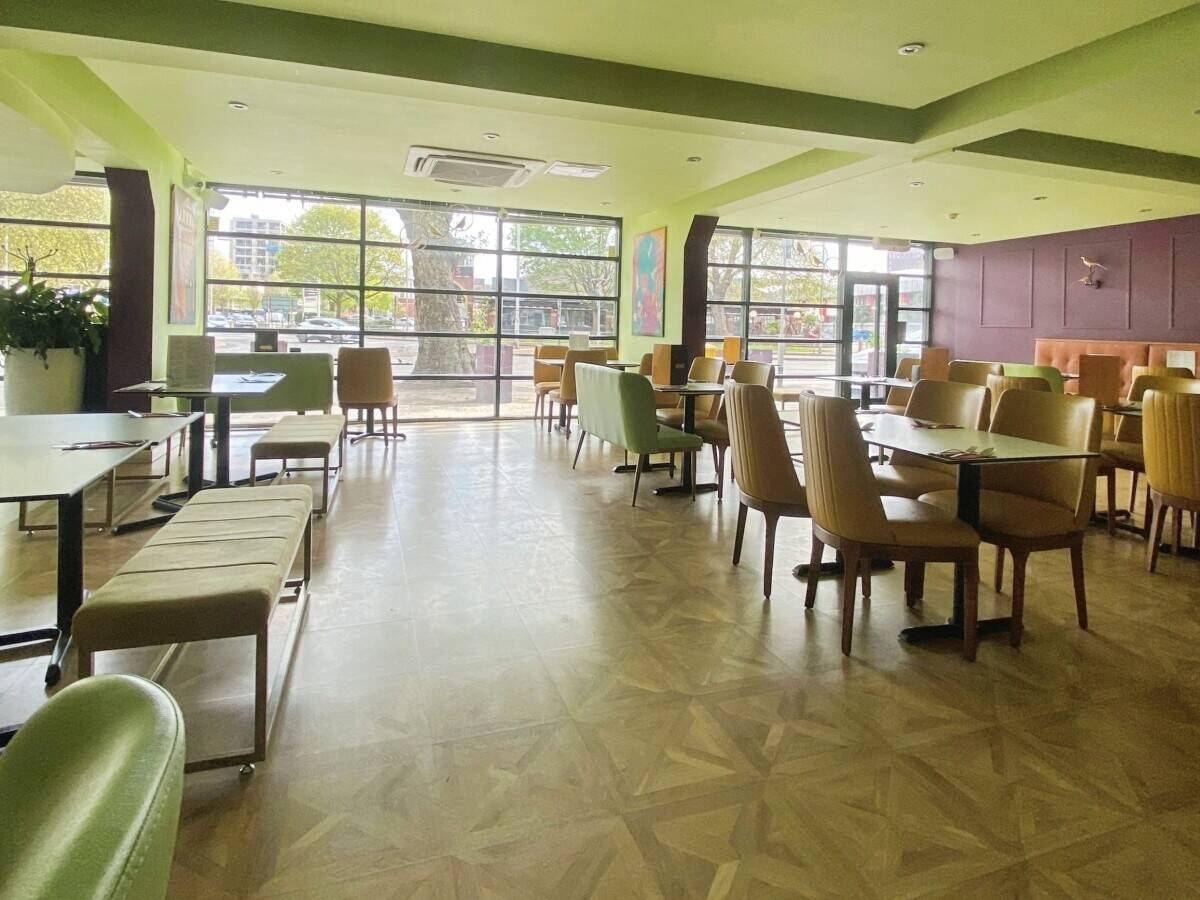 Fully Fitted Licensed Indian Restaurant with 75–80 Covers – Prime Reading Location Photo 8