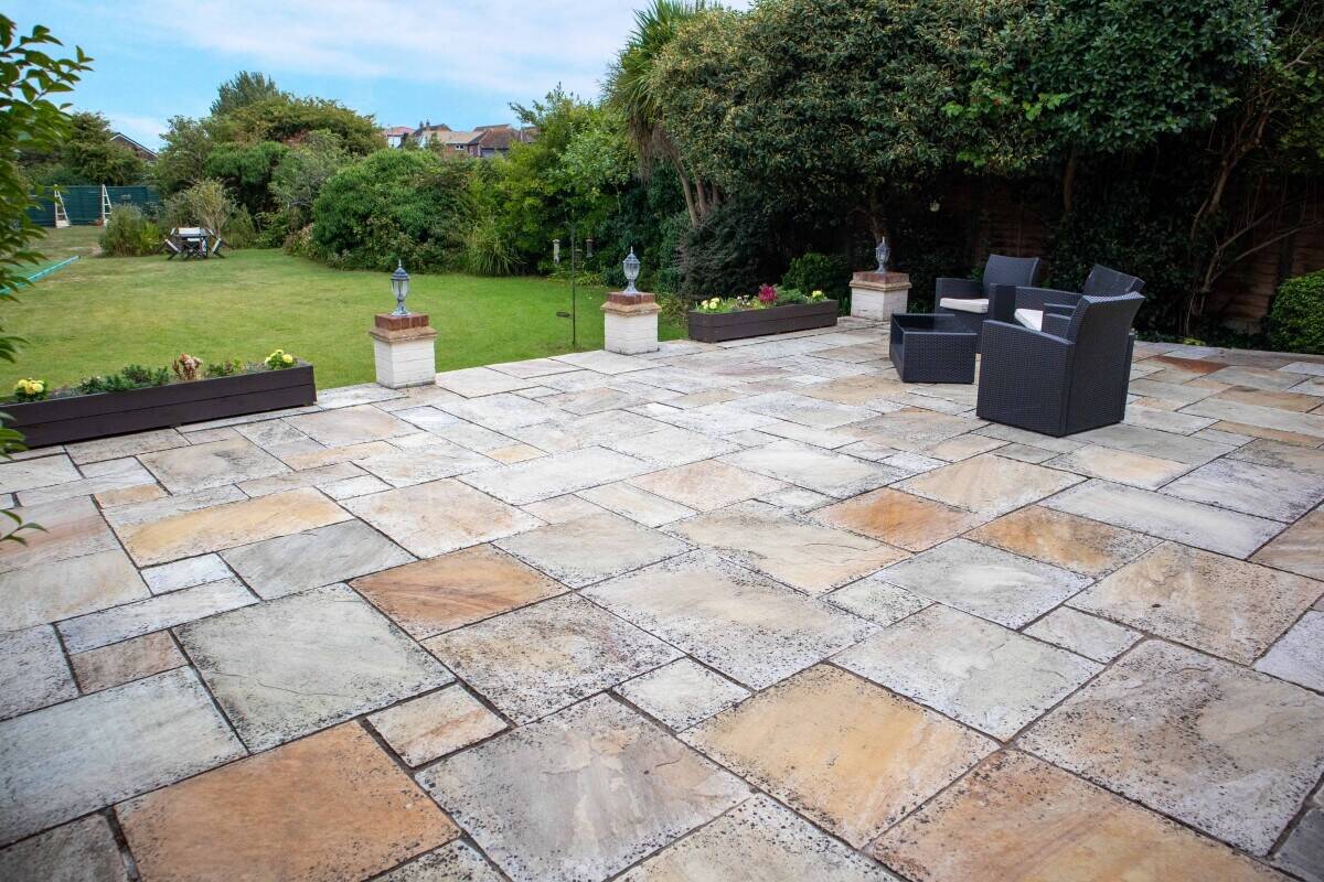 KENT - IMMACULATE GUEST HOUSE, FAMILY HOME OR DEVELOPMENT PROJECT