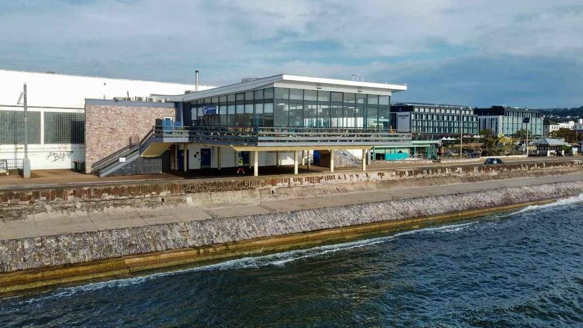 An Exceptional Café & Bar, Situated directly on the water’s edge Photo 8