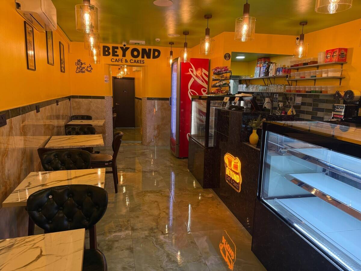 Stylish Modern Caf&eacute; Business For Sale near Brentwood Station- High footfall Photo 8