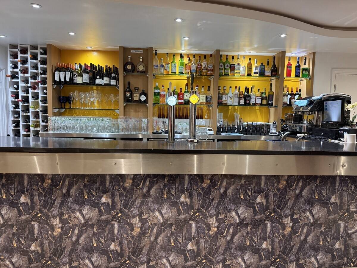 Well-established Restaurant for sale Photo 8